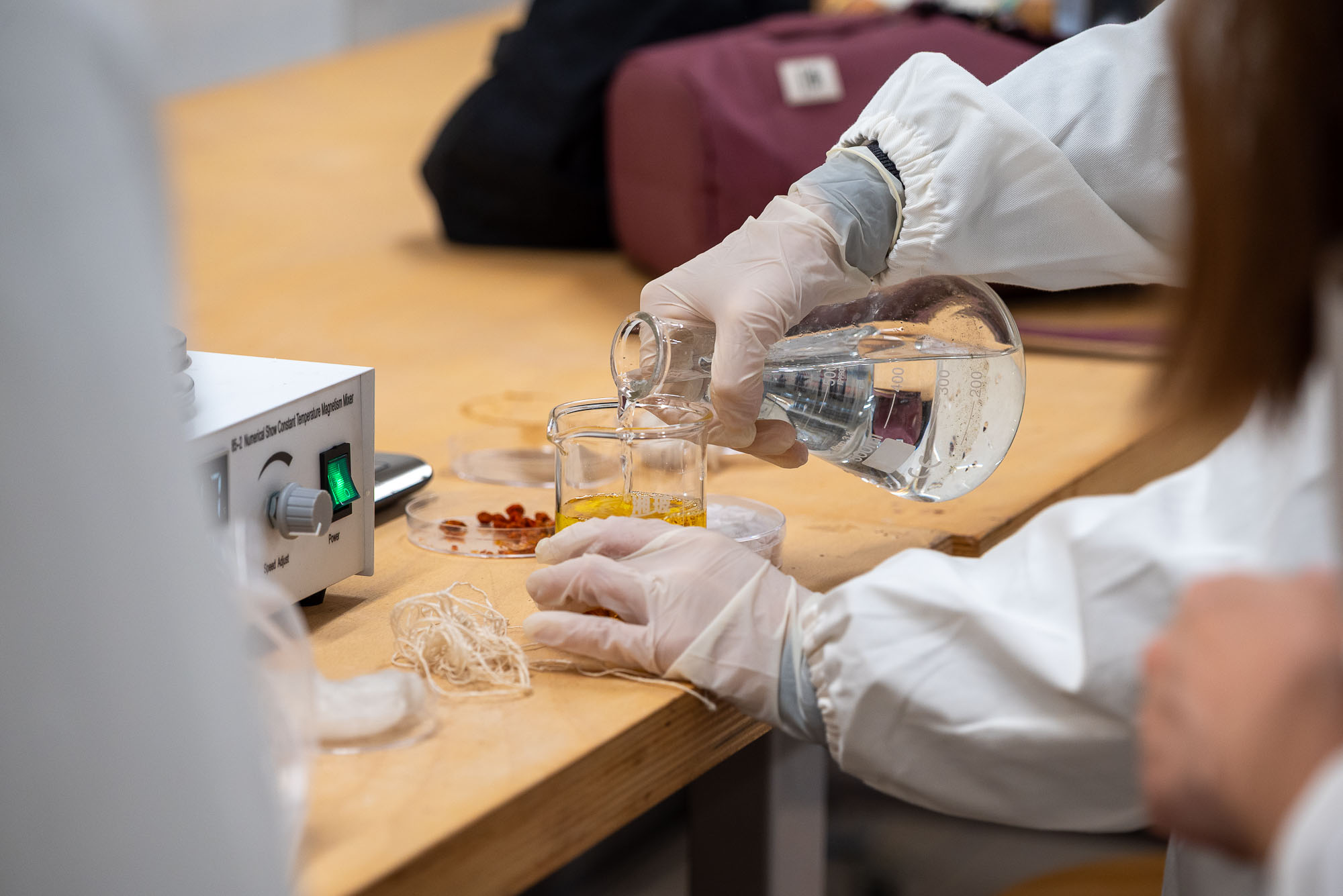 Milano, 11 settembre 2025, Campus Bovisa, Edificio B2

Tracks4Crafts esamina e trasforma la trasmissione dei saperi artigianali tradizionali TCK per migliorare la valutazione sociale ed economica dell'artigianato e allinearlo con un approccio al patrimonio orientato al futuro in Europa.

foto e © di Paride Aldegani/Lab Immagine Dipartimento di DESIGN, Politecnico di Milano – 02-2399.7818 - labimmagine-design@polimi.it